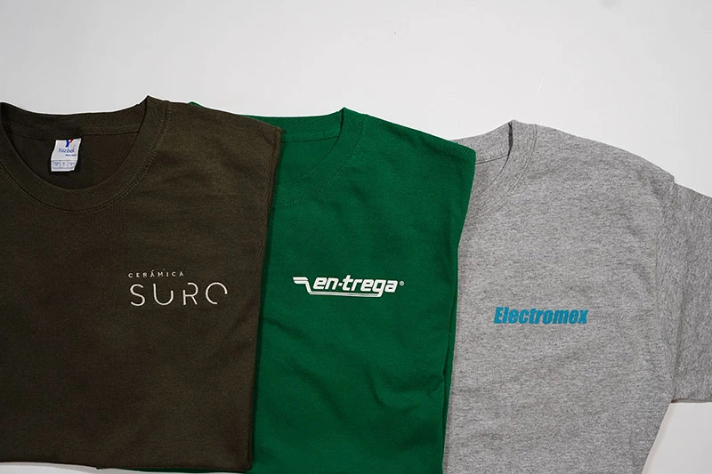 Playeras personalizadas con logotipos empresariales mediante serigrafía en Guadalajara